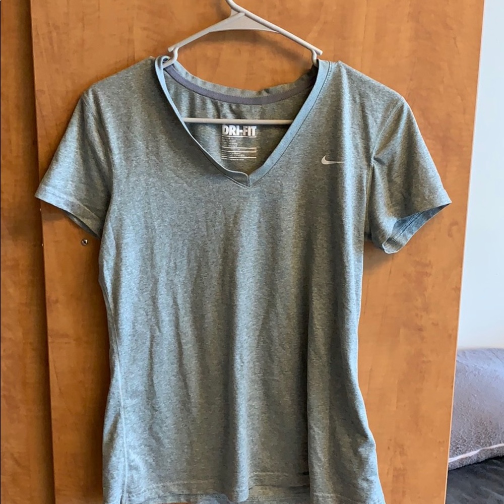 Grey Nike women’s tshirt